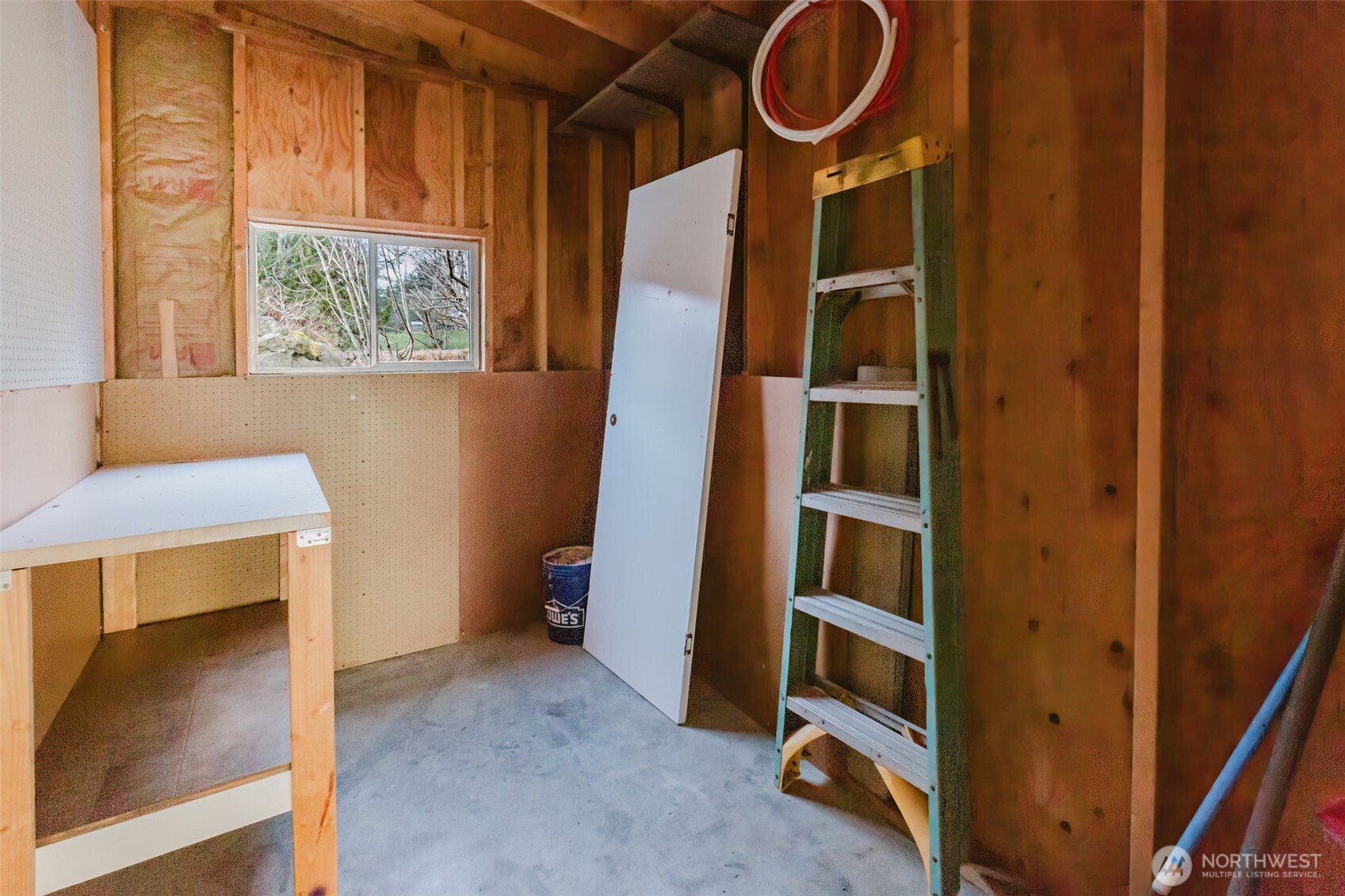 6897 Capricorn Lane NE