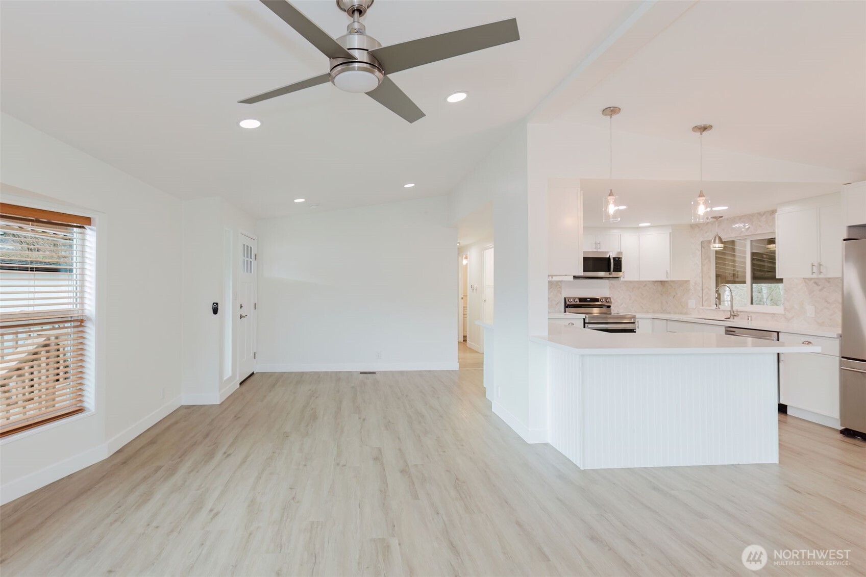 6897 Capricorn Lane NE