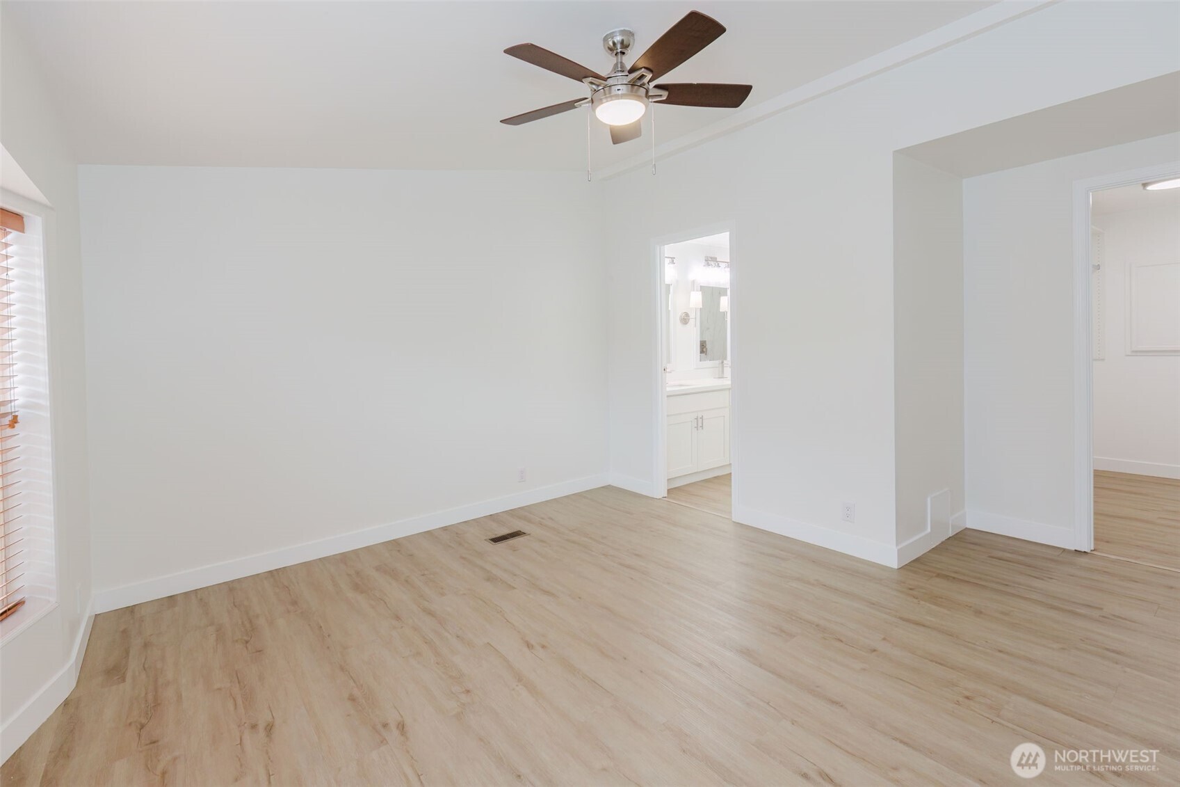 6897 Capricorn Lane NE