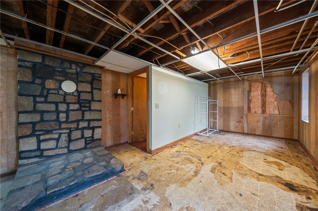 8 Perkins Avenue