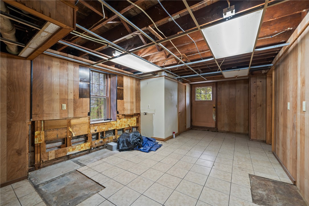 8 Perkins Avenue