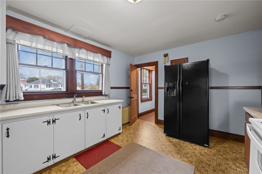 8 Perkins Avenue