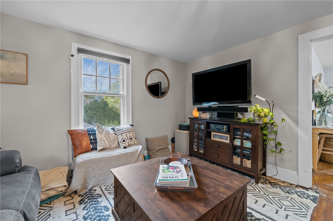 8 Perkins Avenue