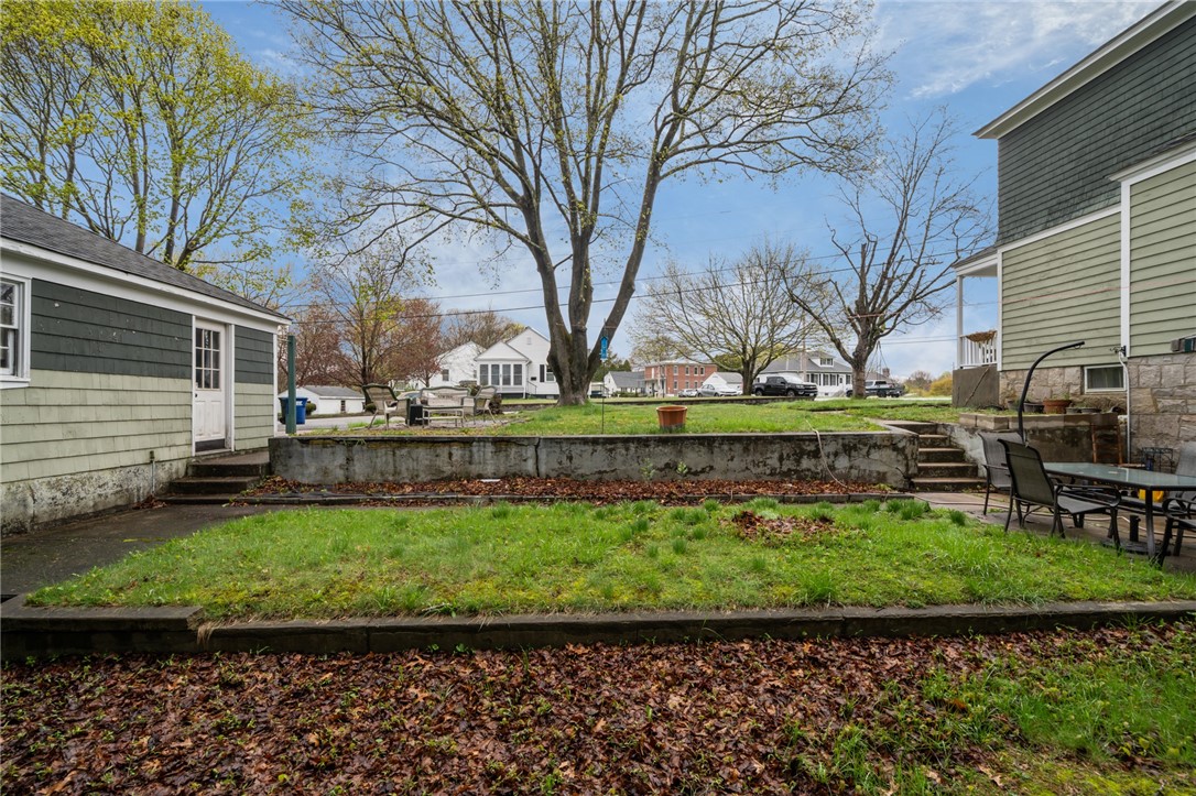8 Perkins Avenue