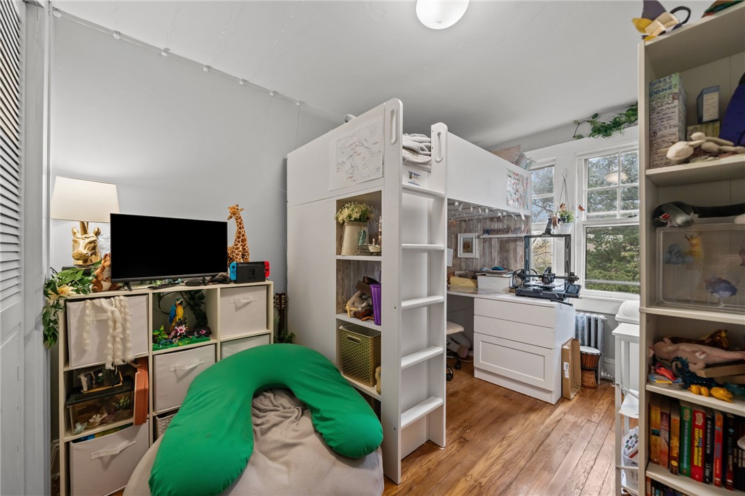 8 Perkins Avenue