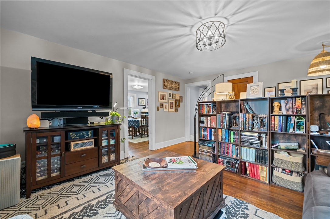 8 Perkins Avenue