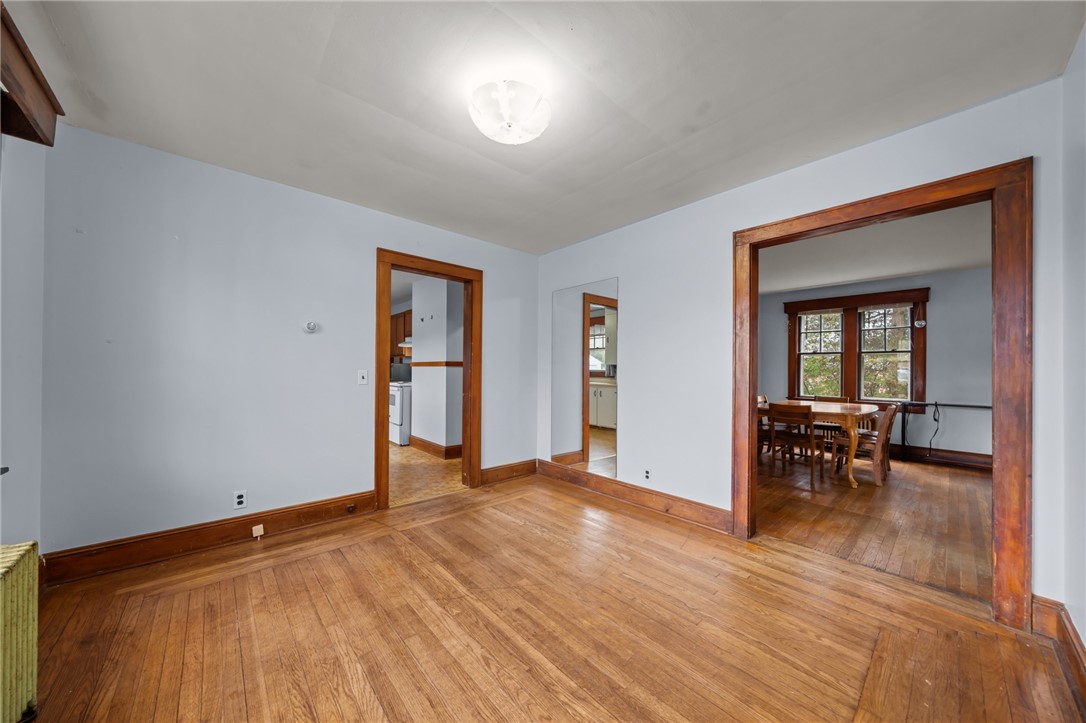 8 Perkins Avenue