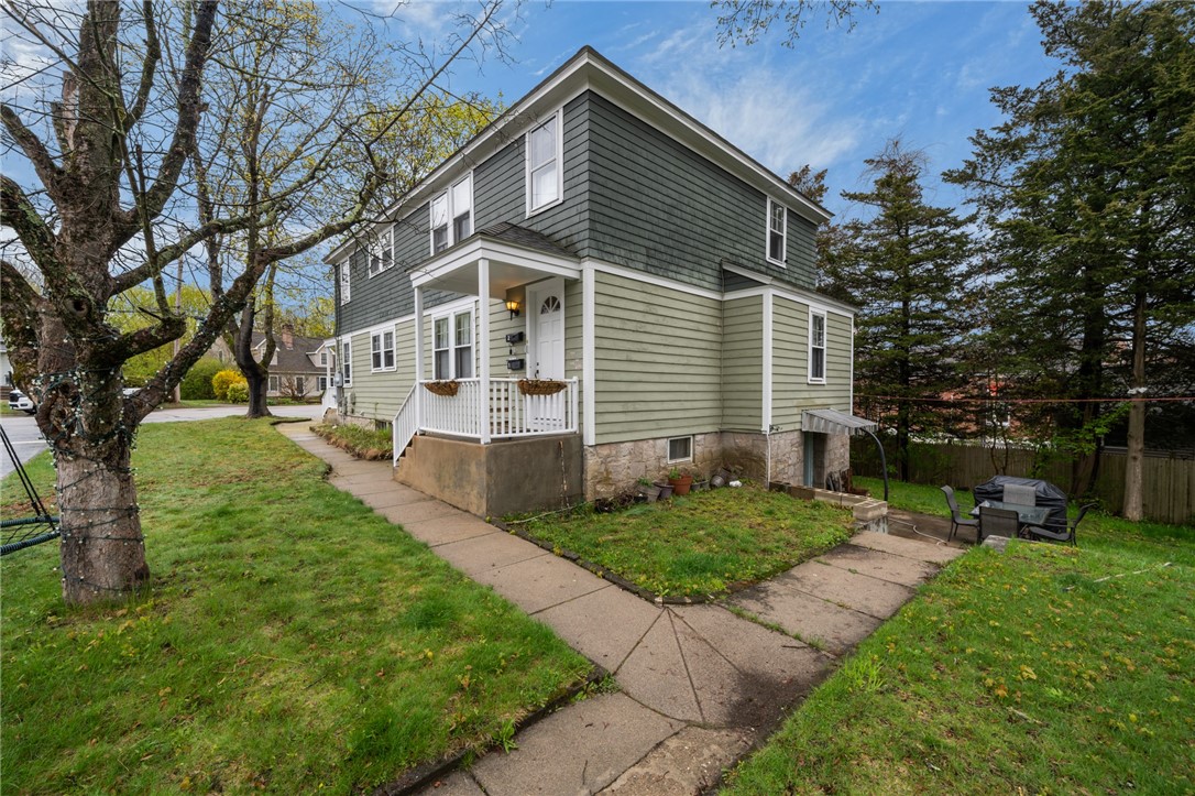 8 Perkins Avenue