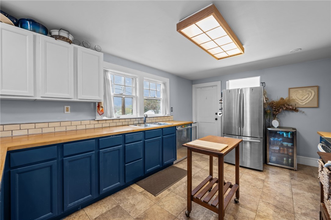 8 Perkins Avenue