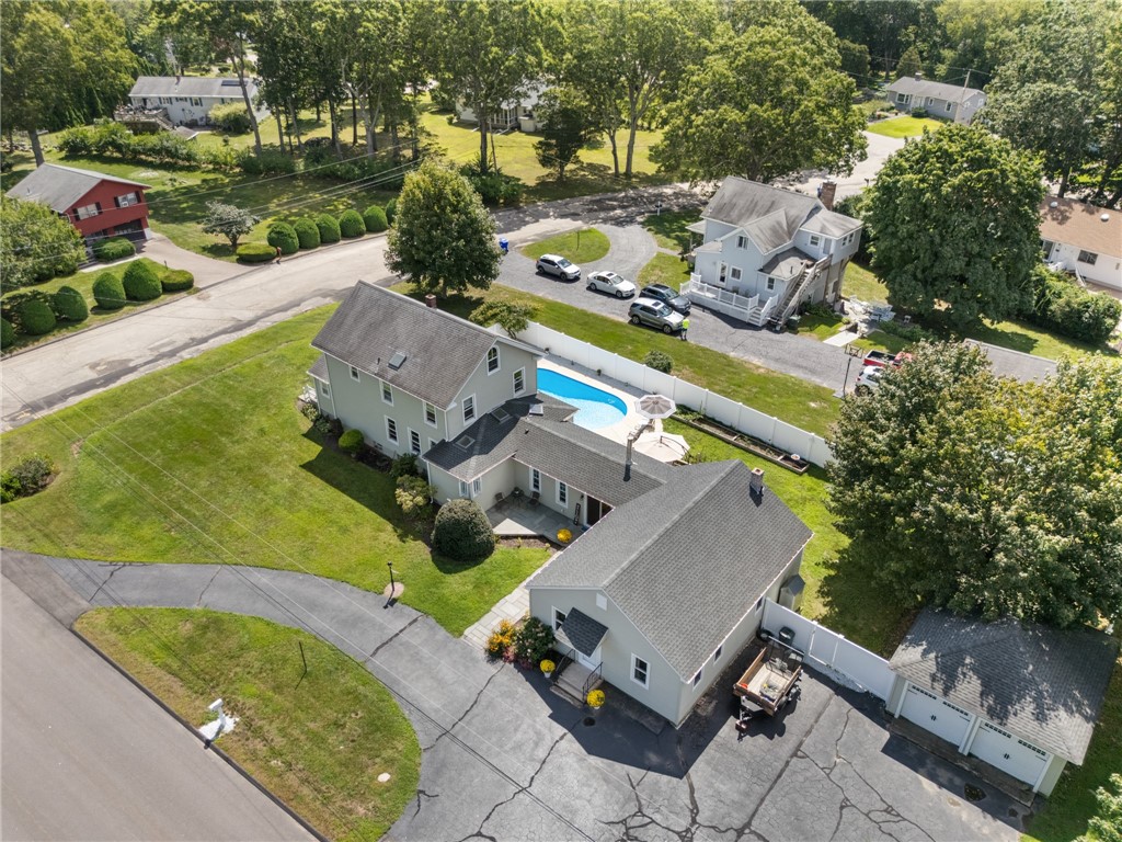 6 Colonial Drive