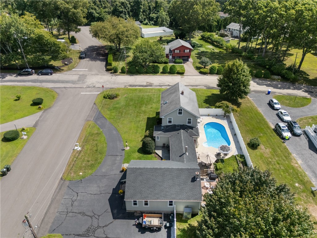 6 Colonial Drive