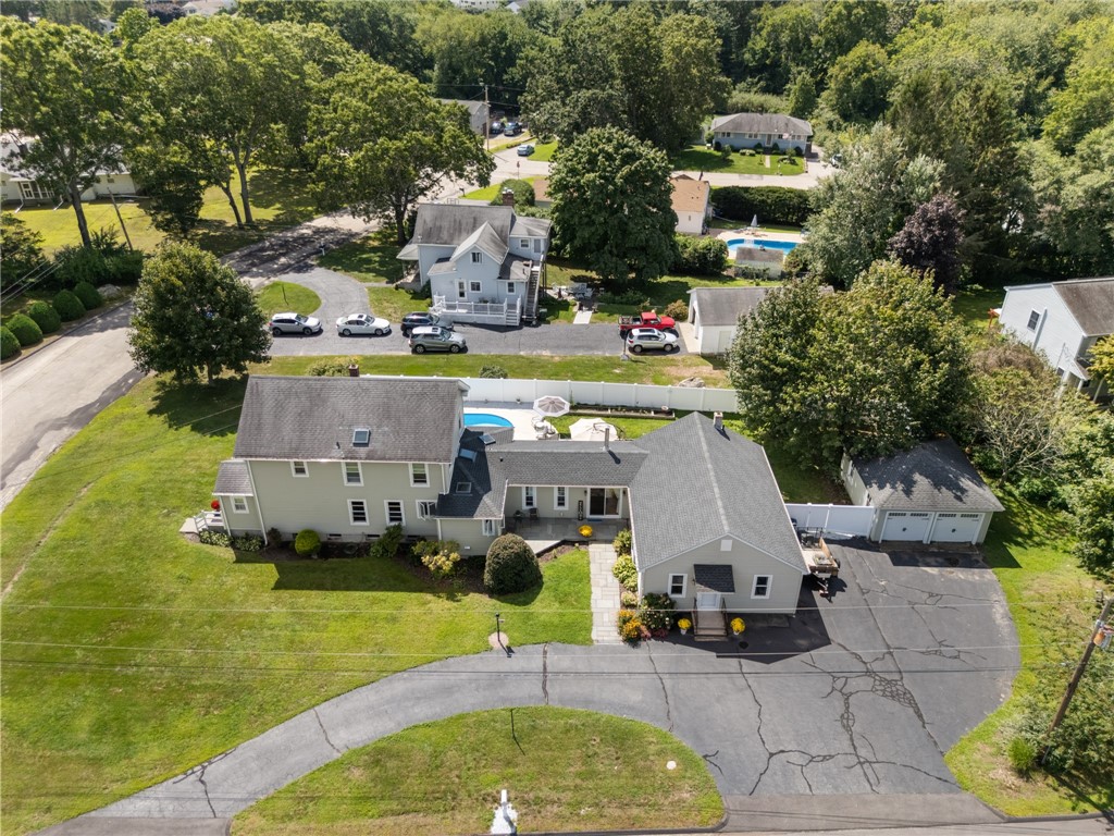6 Colonial Drive