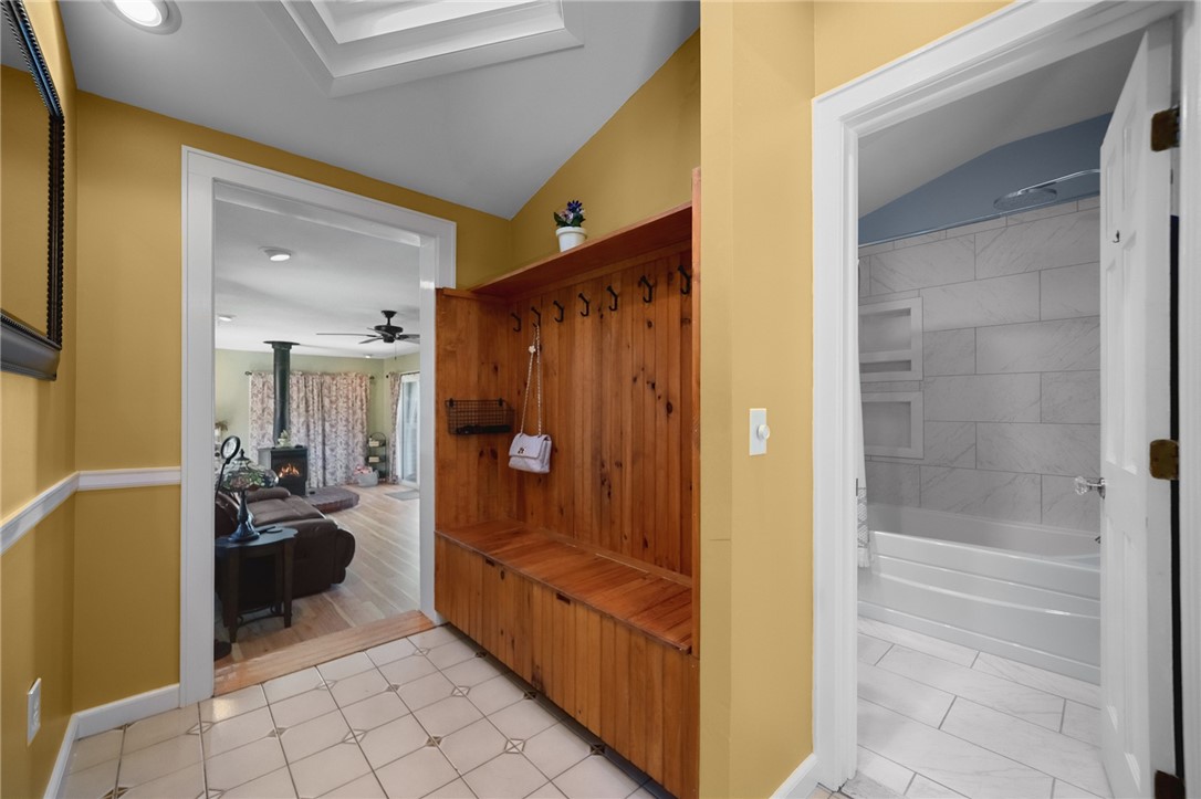 6 Colonial Drive