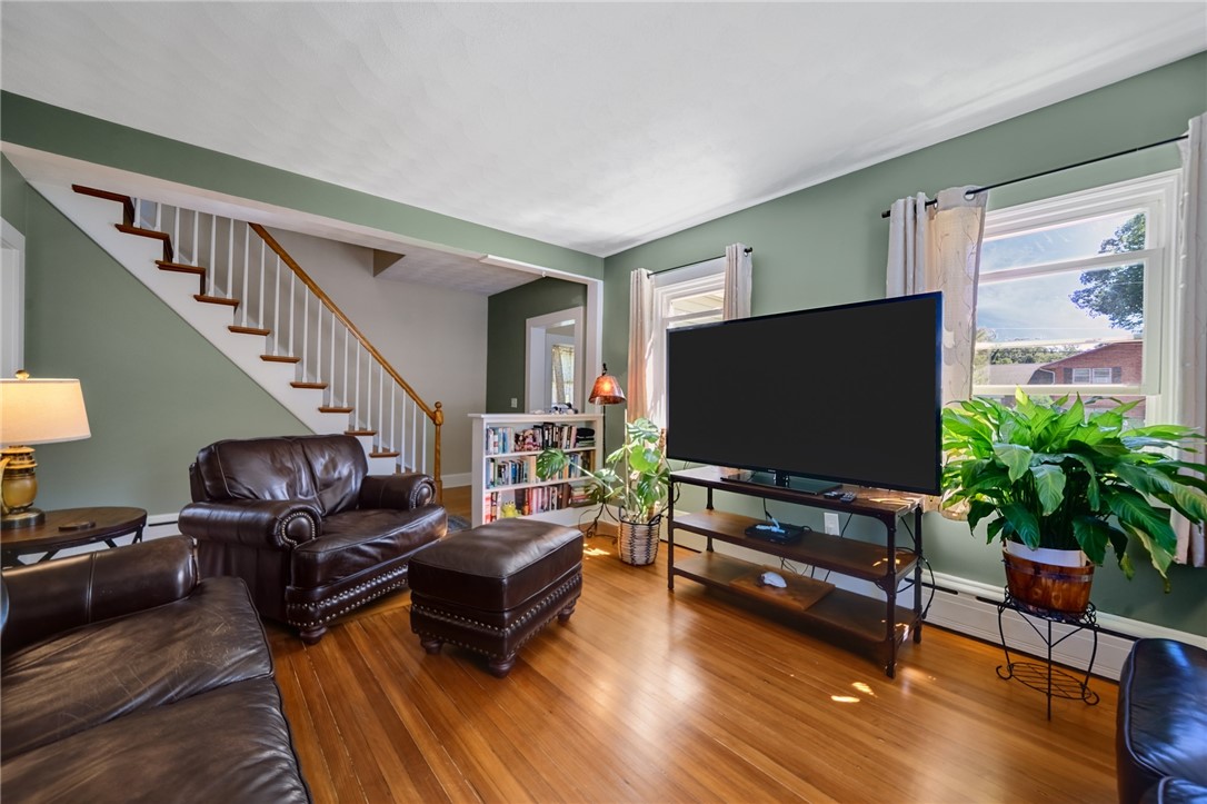 6 Colonial Drive