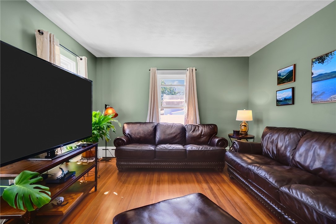6 Colonial Drive
