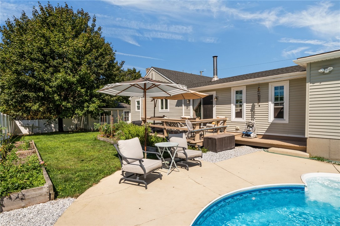 6 Colonial Drive