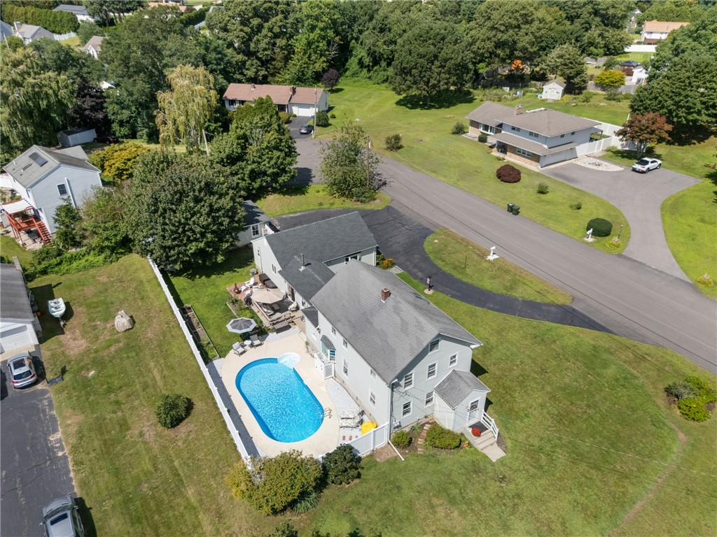 6 Colonial Drive
