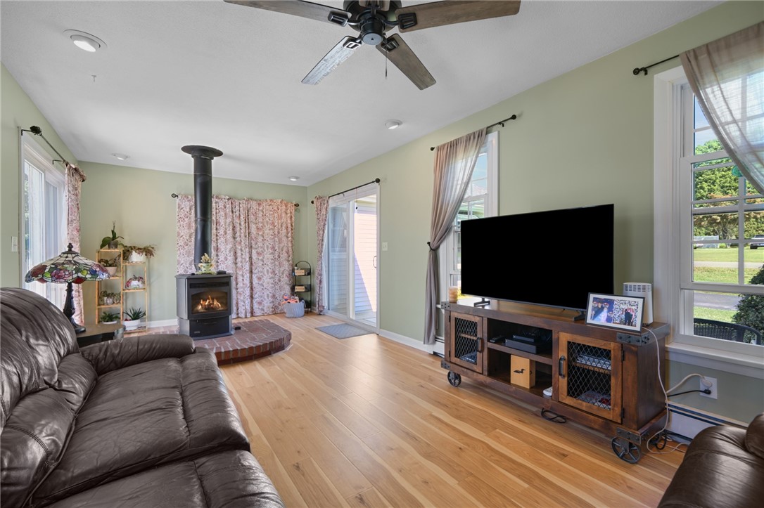 6 Colonial Drive