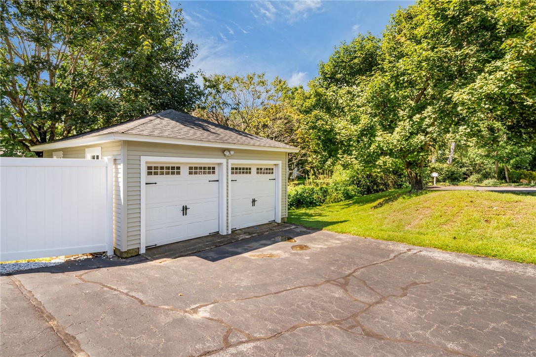 6 Colonial Drive