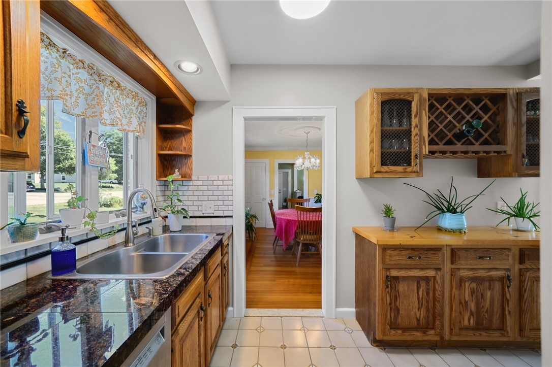 6 Colonial Drive