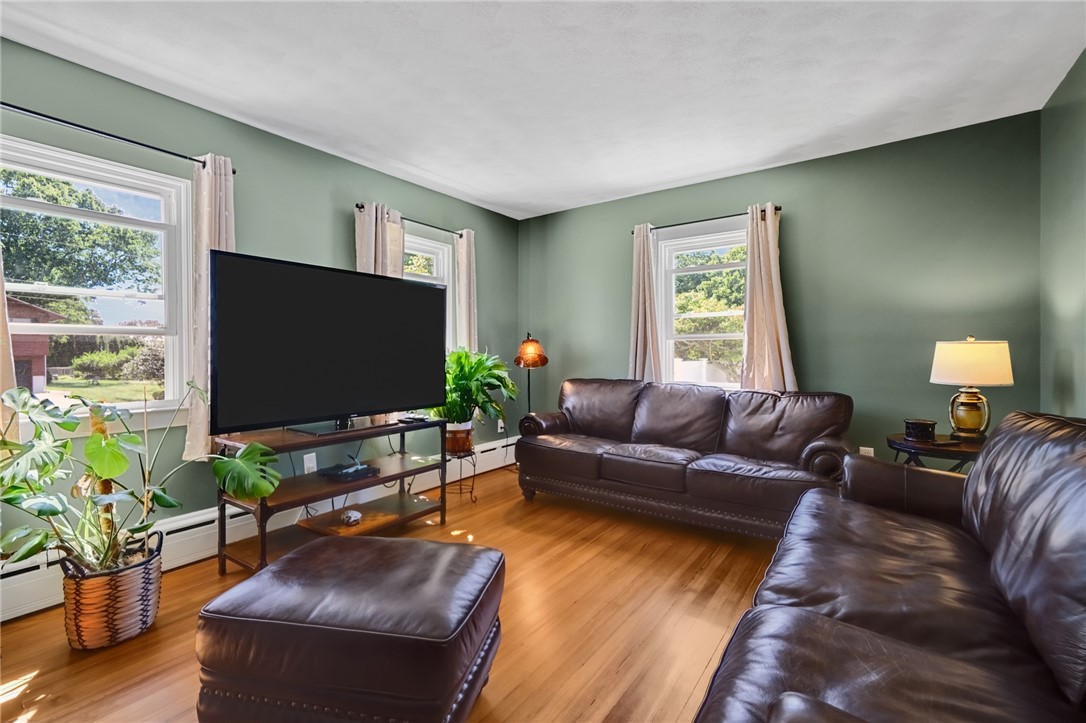 6 Colonial Drive