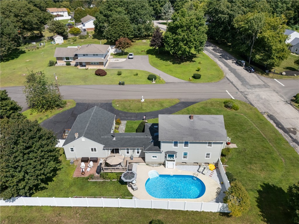 6 Colonial Drive