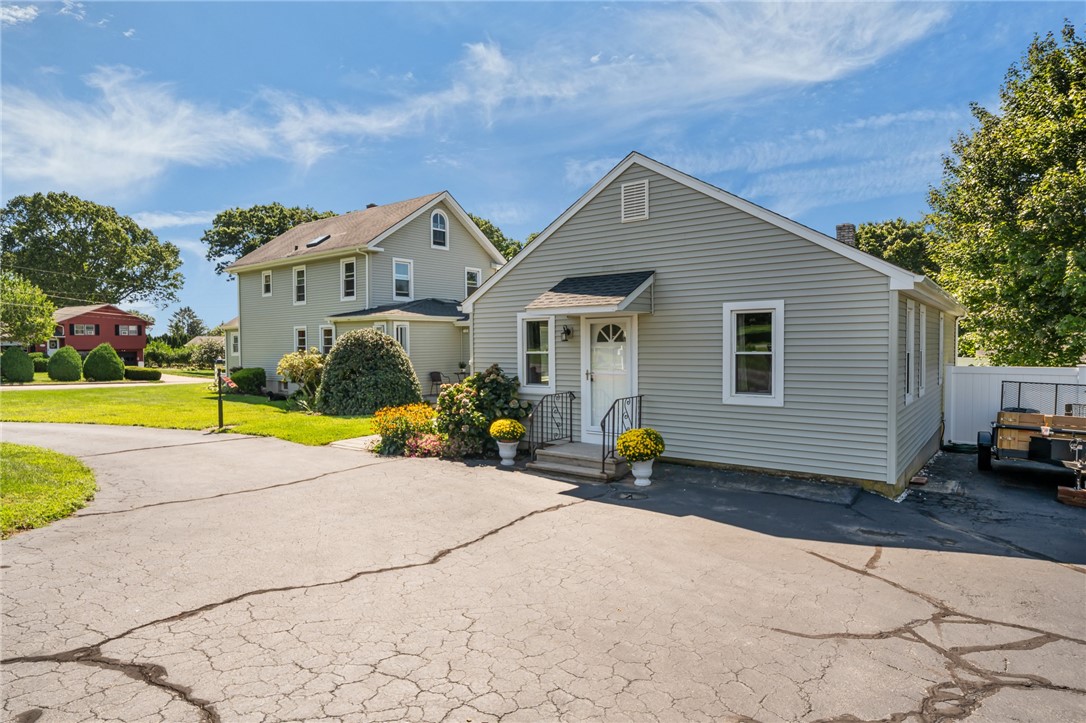 6 Colonial Drive