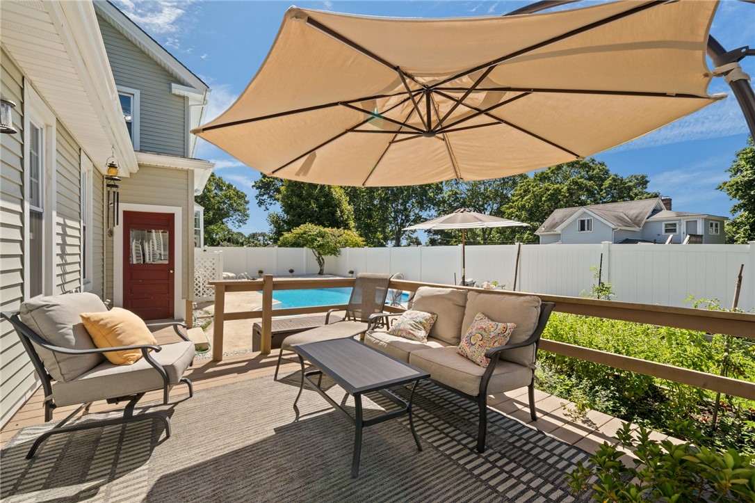 6 Colonial Drive