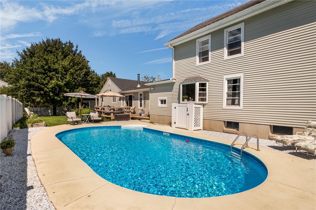 6 Colonial Drive