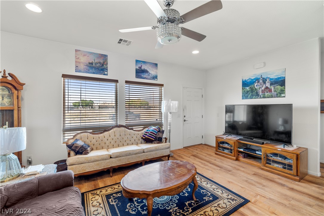 881 East Kansas Street