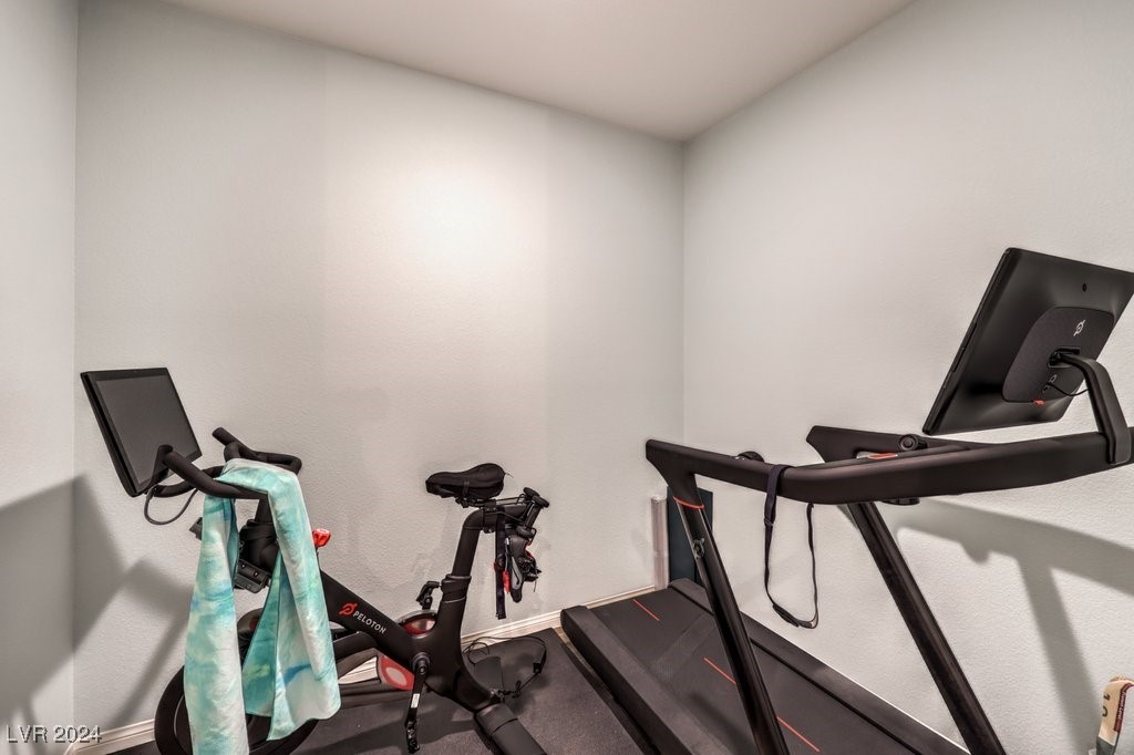 8931 West Hammer Lane