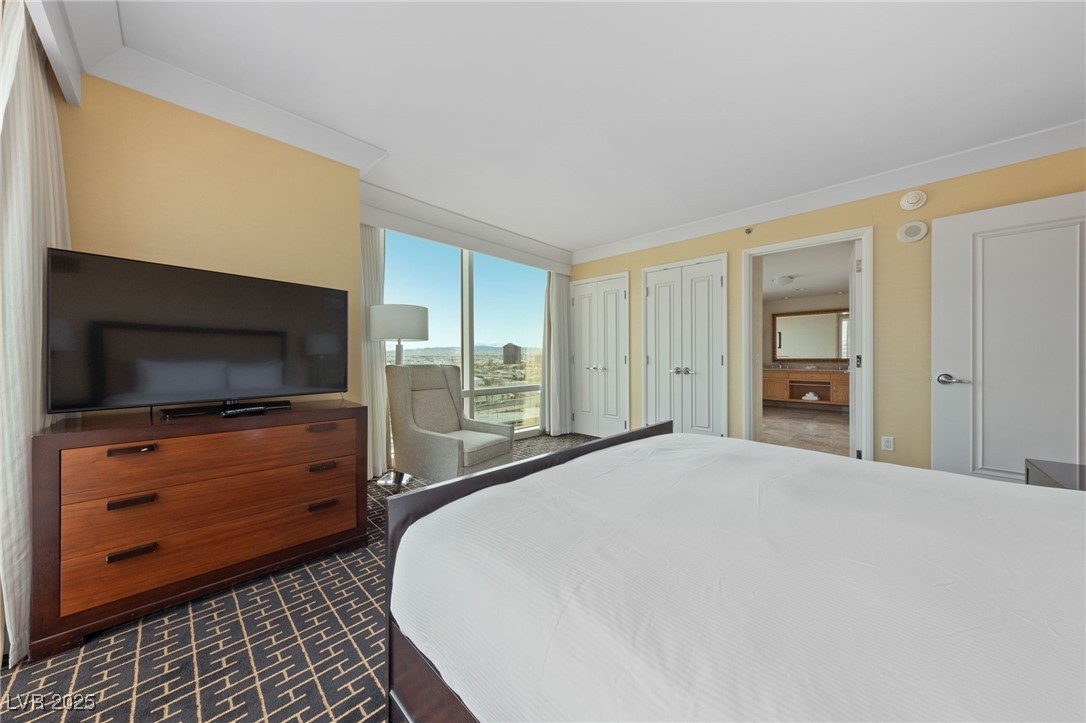 2000 North Fashion Show Drive 3307