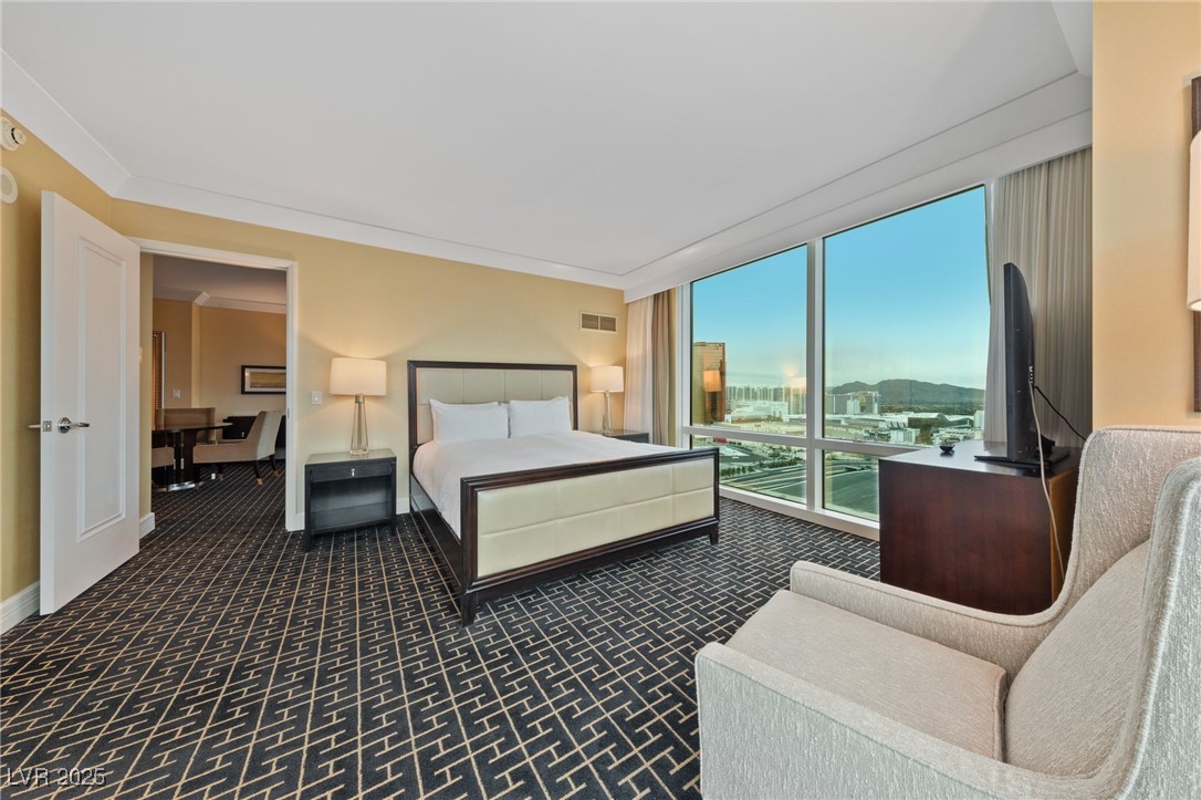 2000 North Fashion Show Drive 3307