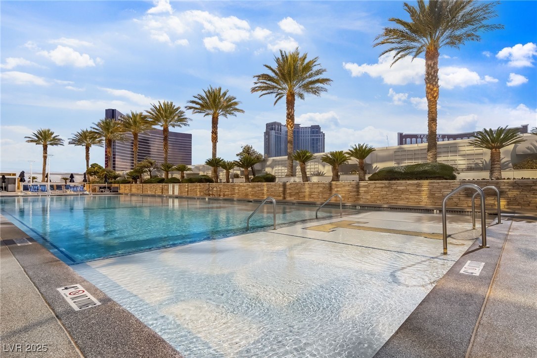 2000 North Fashion Show Drive 3307