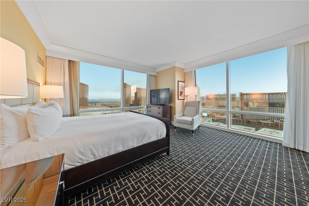 2000 North Fashion Show Drive 3307