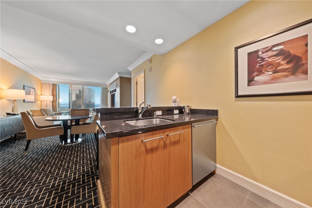 2000 North Fashion Show Drive 3307