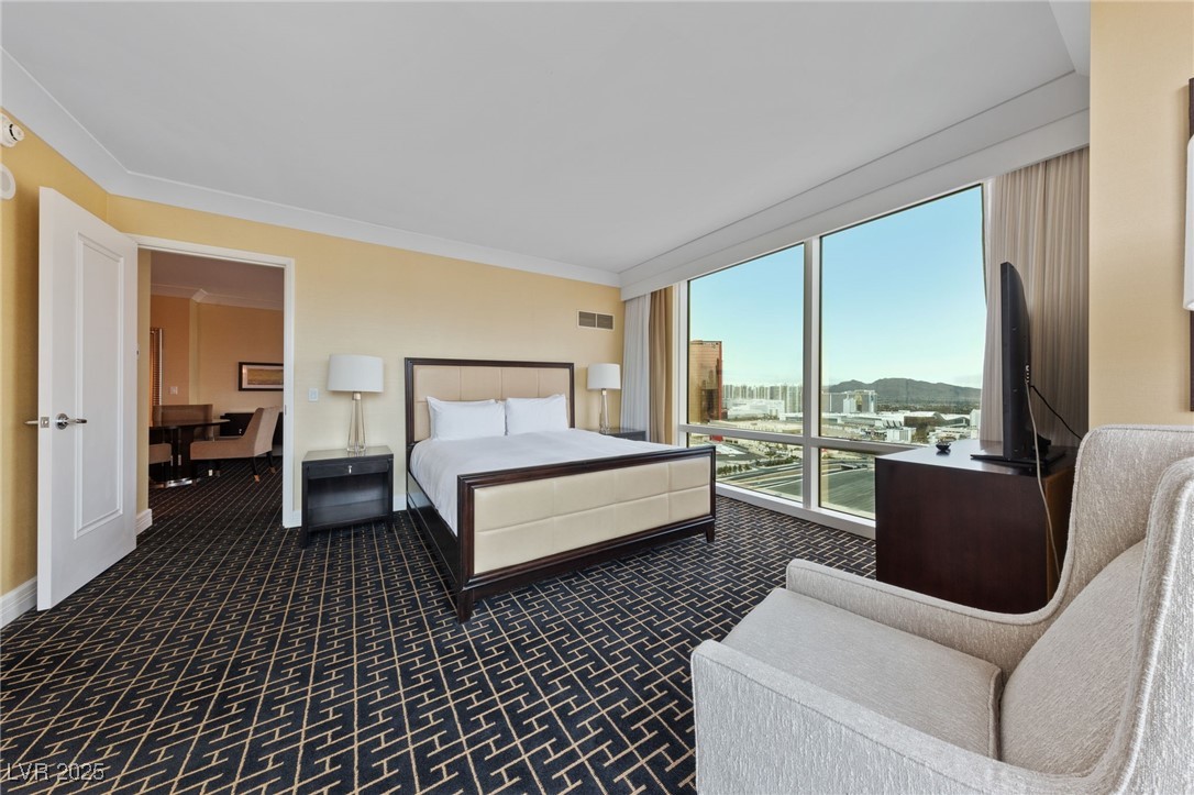 2000 North Fashion Show Drive 3307