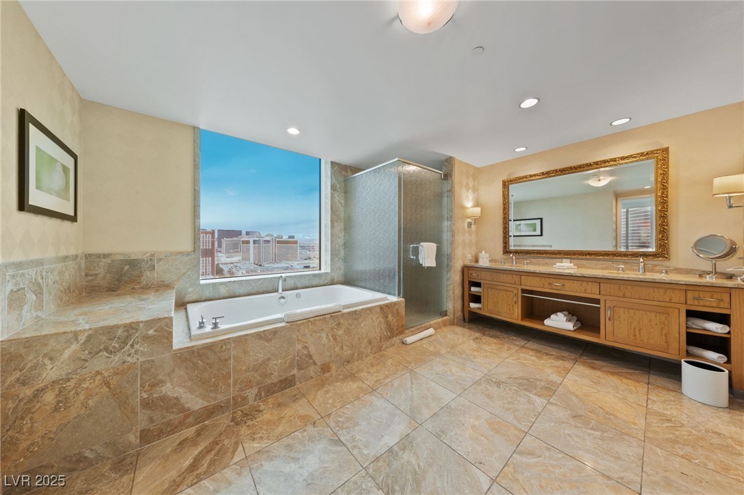 2000 North Fashion Show Drive 3307