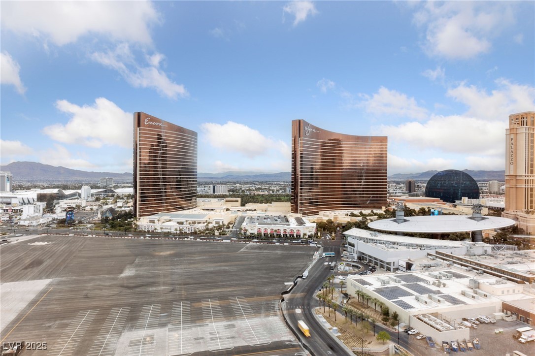 2000 North Fashion Show Drive 3307