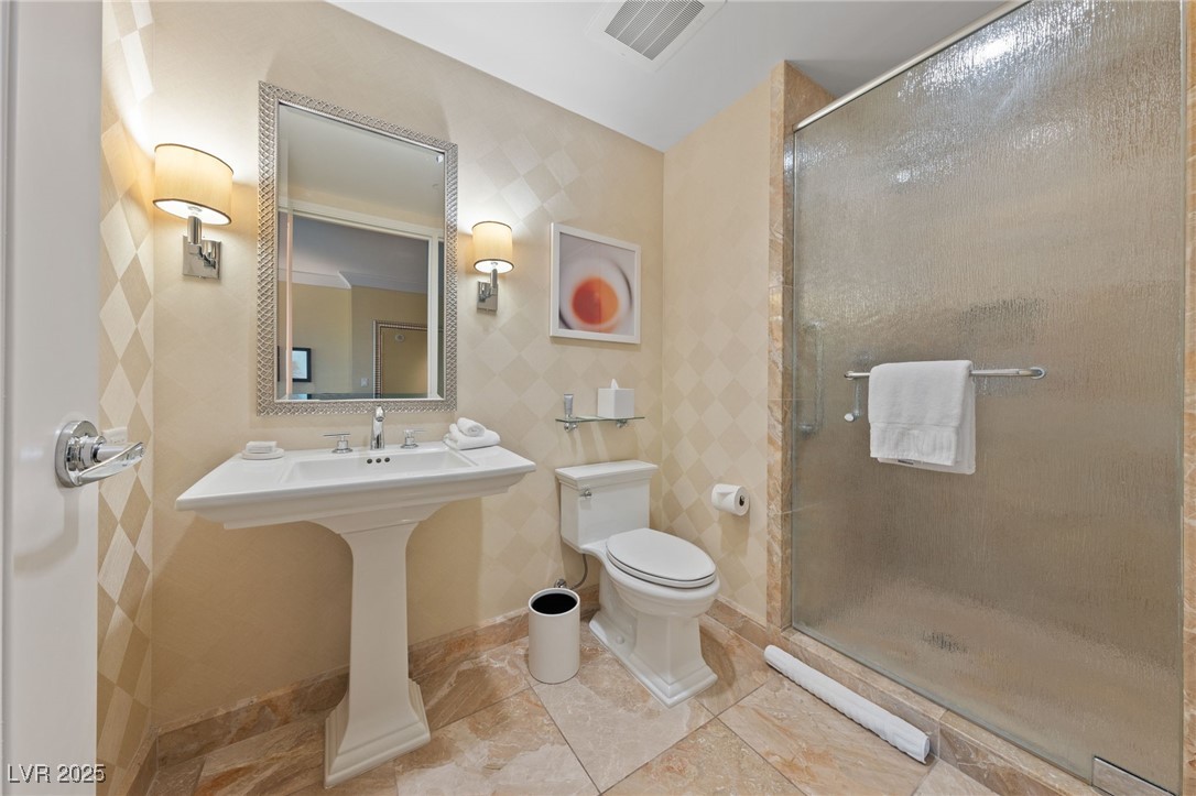 2000 North Fashion Show Drive 3307