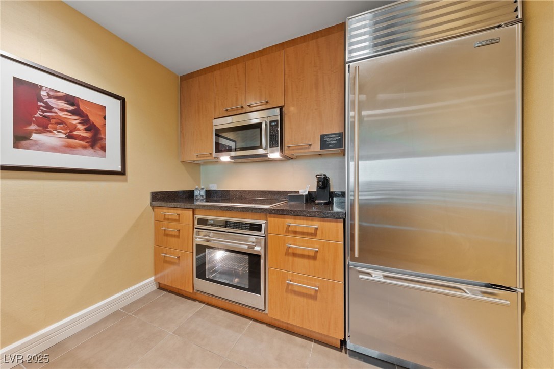 2000 North Fashion Show Drive 3307