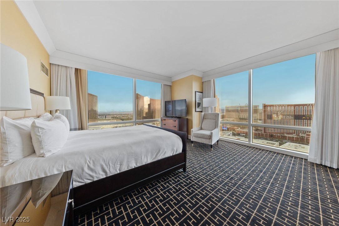 2000 North Fashion Show Drive 3307