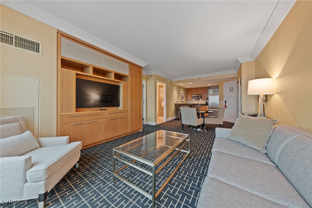 2000 North Fashion Show Drive 3307