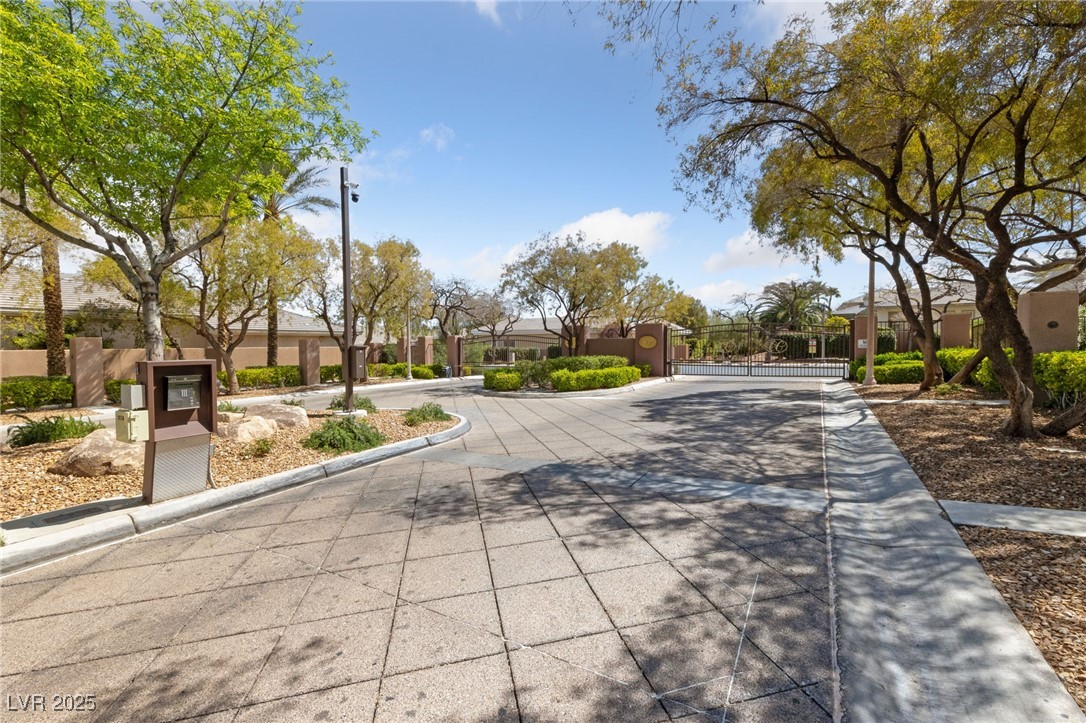 637 Edgebrook Drive