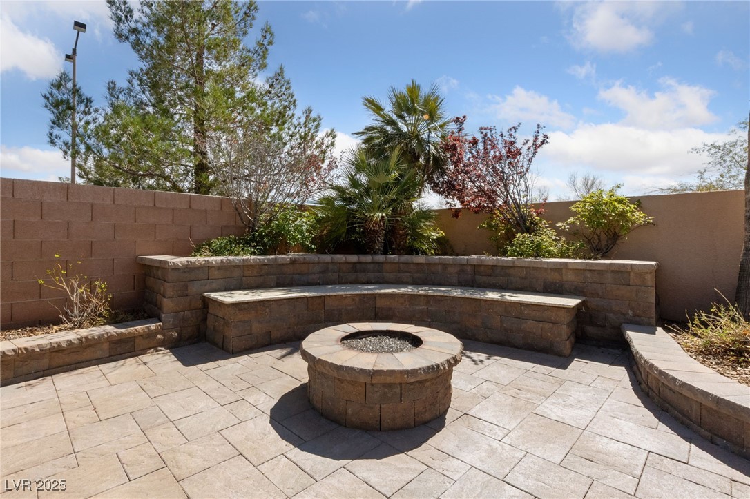 637 Edgebrook Drive