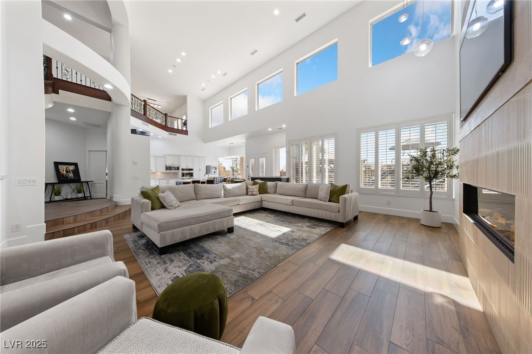637 Edgebrook Drive