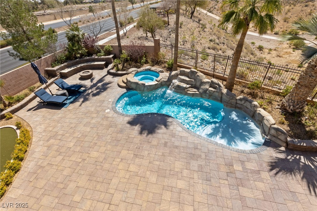 637 Edgebrook Drive
