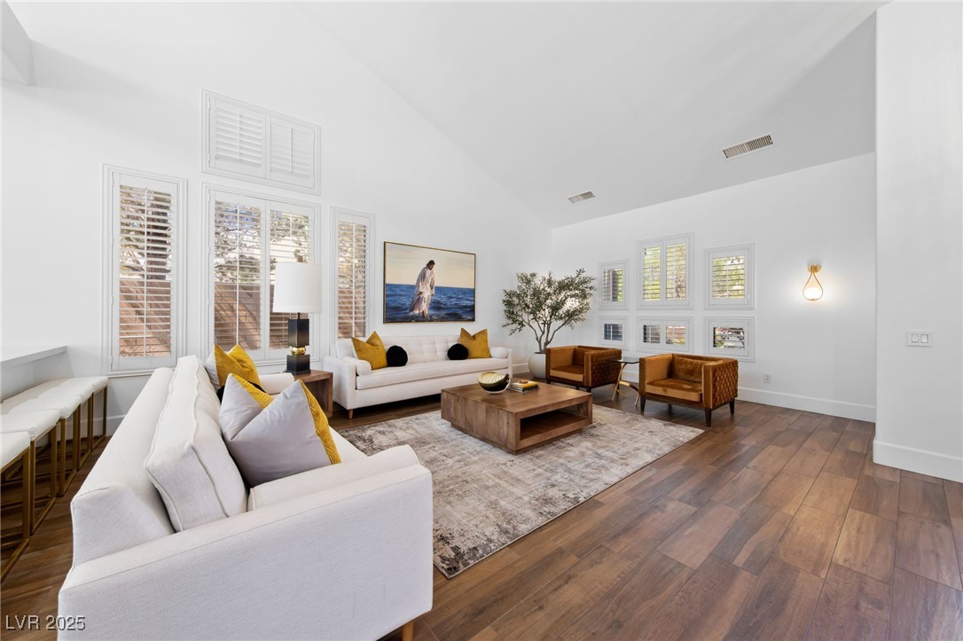 637 Edgebrook Drive