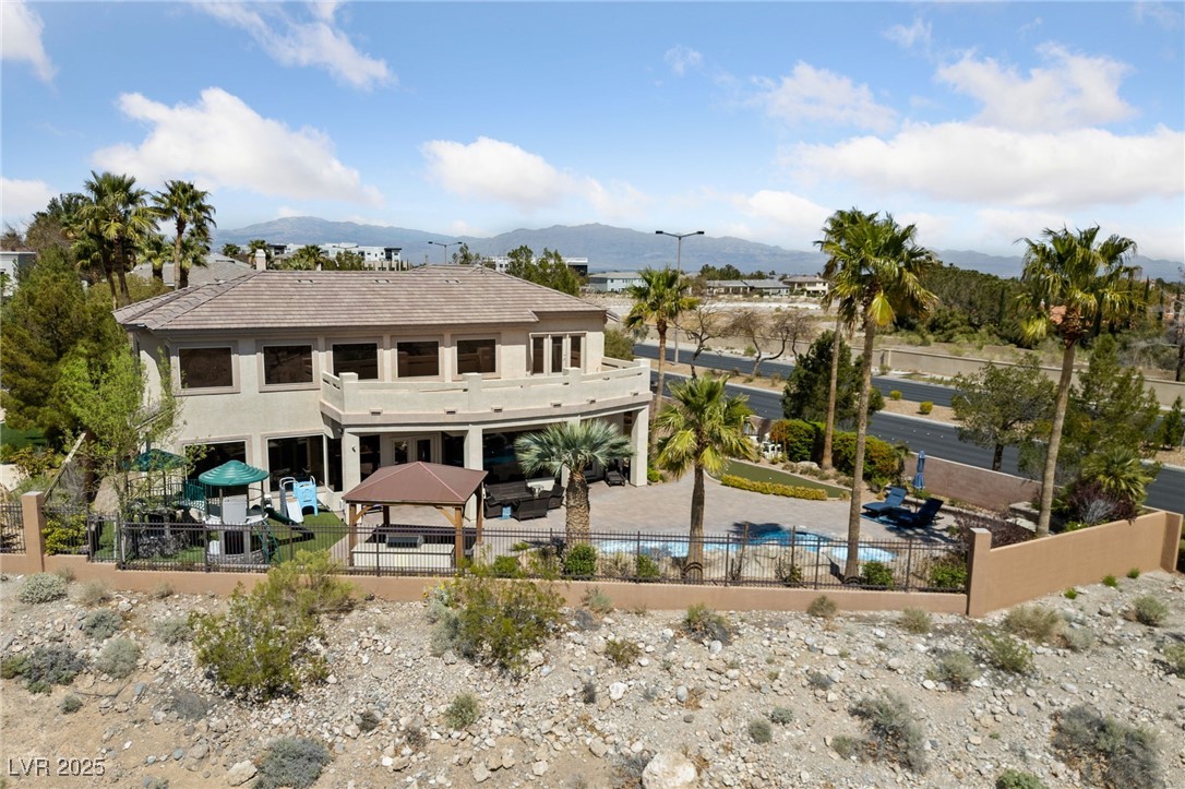 637 Edgebrook Drive