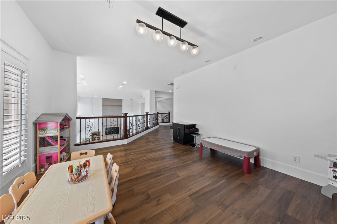 637 Edgebrook Drive